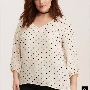 Torrid Ivory Polka Dot Georgette Blouse size 4 gently used condition